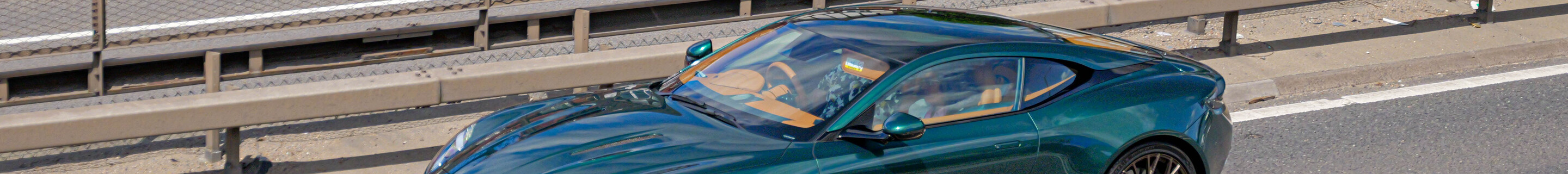 Aston Martin DB12