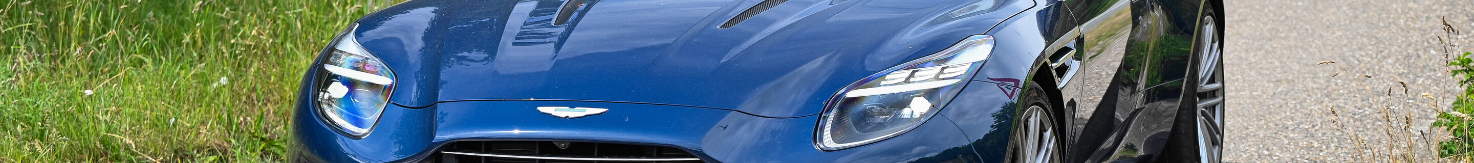 Aston Martin DB12 Volante