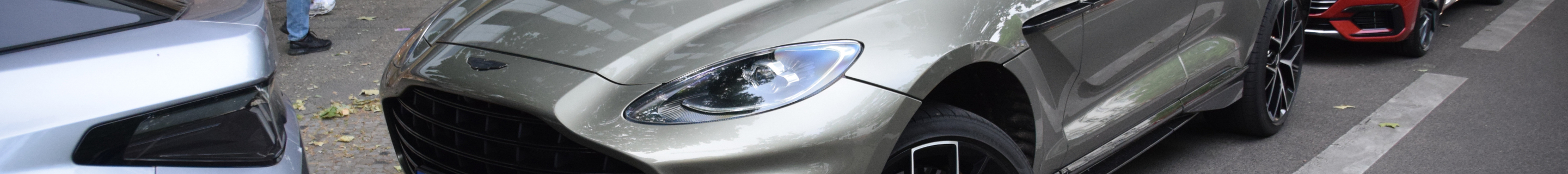 Aston Martin DBX707