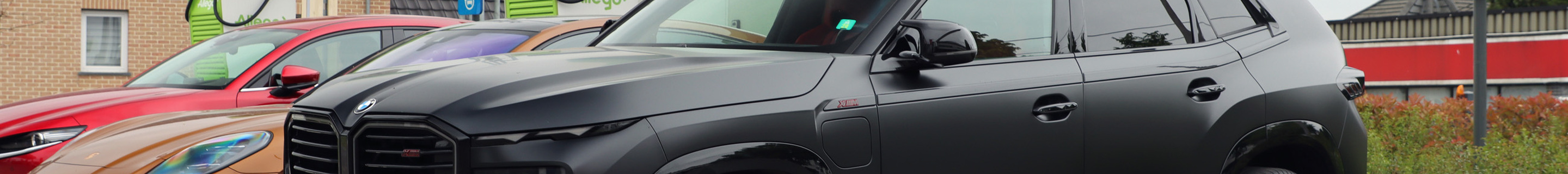 BMW XM G09 Label Red