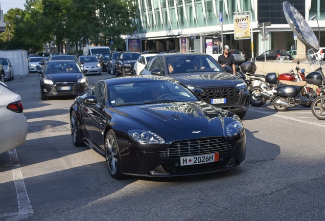 Aston Martin V12 Vantage