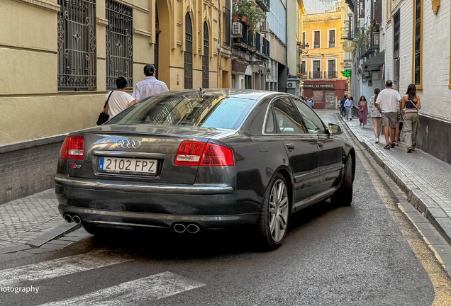 Audi S8 D3