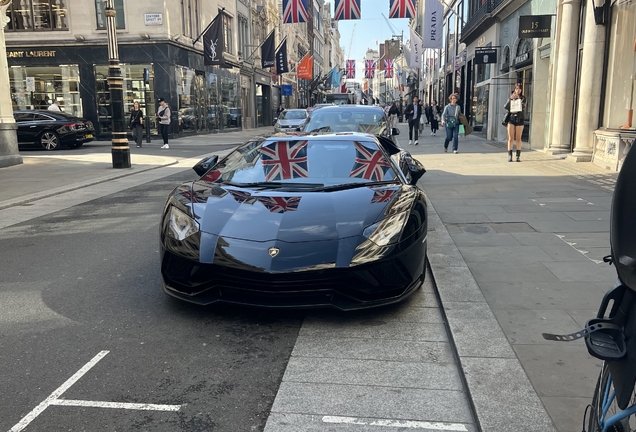 Lamborghini Aventador S LP740-4
