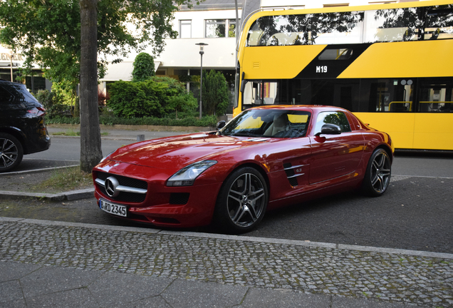 Mercedes-Benz SLS AMG