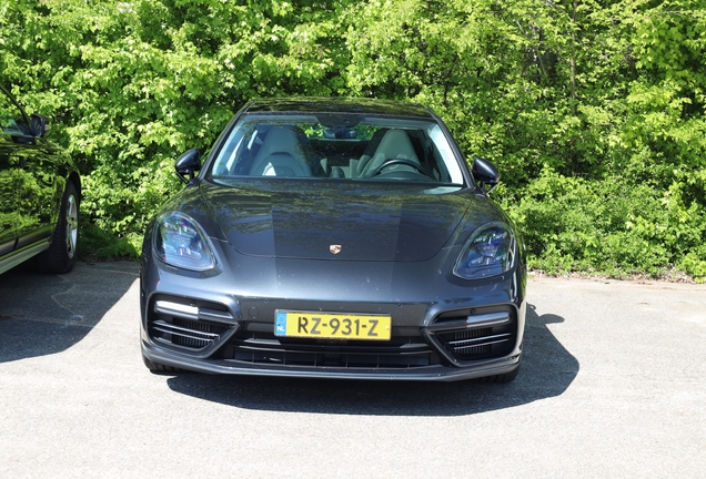 Porsche 971 Panamera Turbo S E-Hybrid Executive