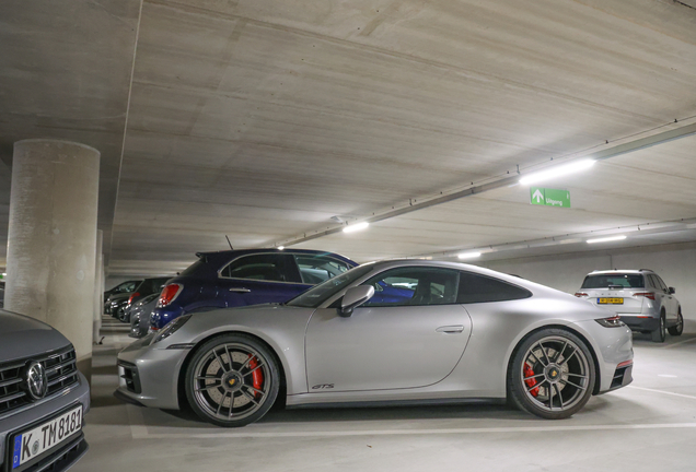 Porsche 992 Carrera 4 GTS