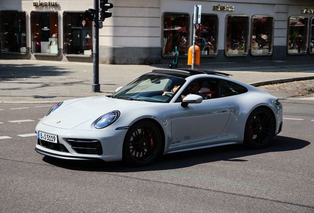 Porsche 992 Carrera 4 GTS