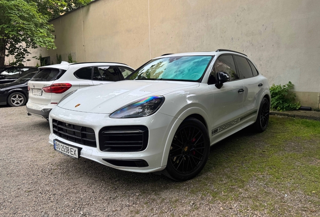 Porsche 9YA Cayenne GTS