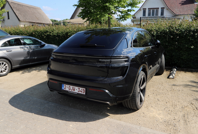 Porsche Macan EV Turbo