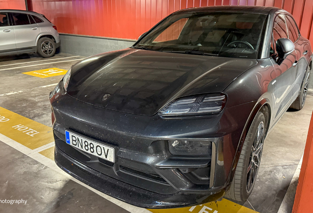 Porsche Macan EV Turbo