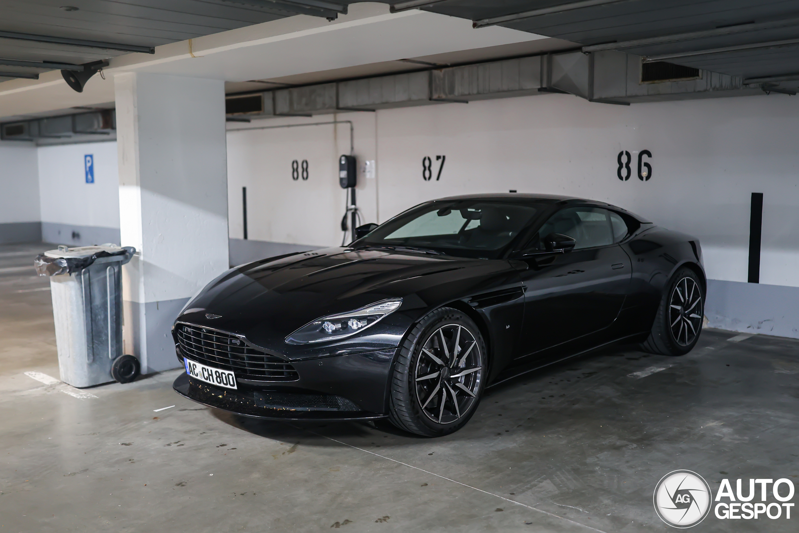 Aston Martin DB11