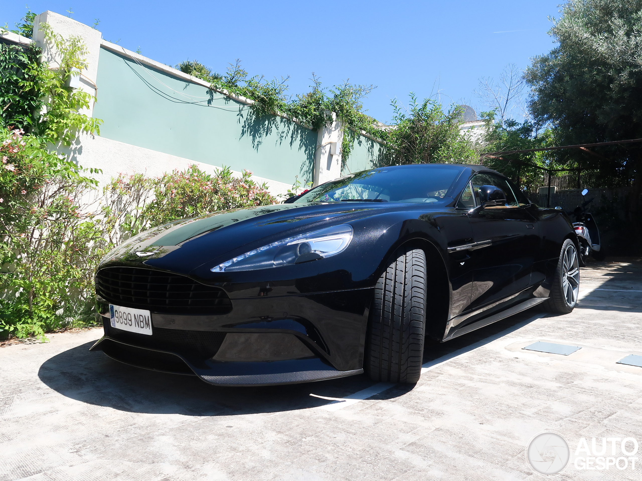 Aston Martin Vanquish Volante