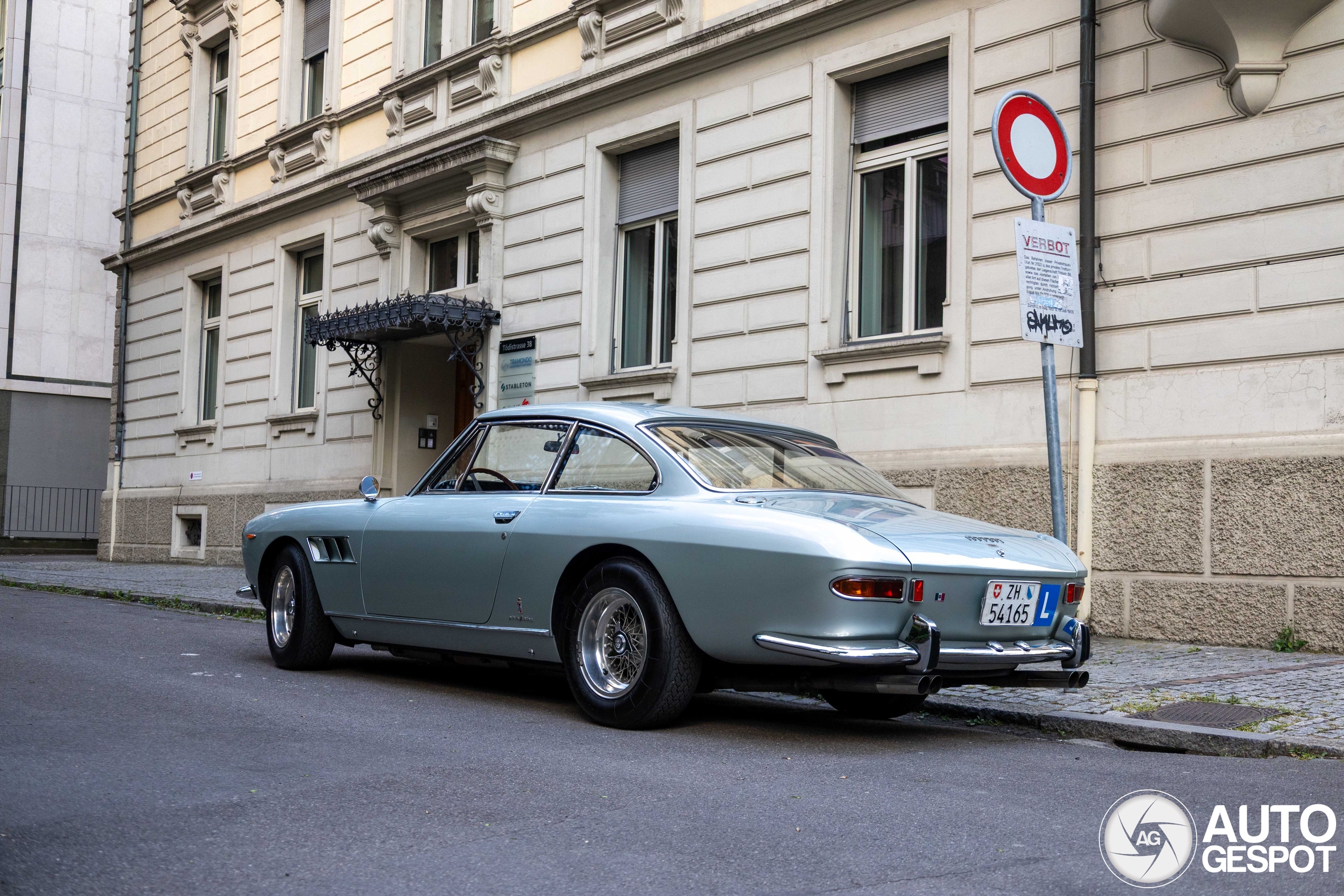 Ferrari 330 GT 2+2 Series II