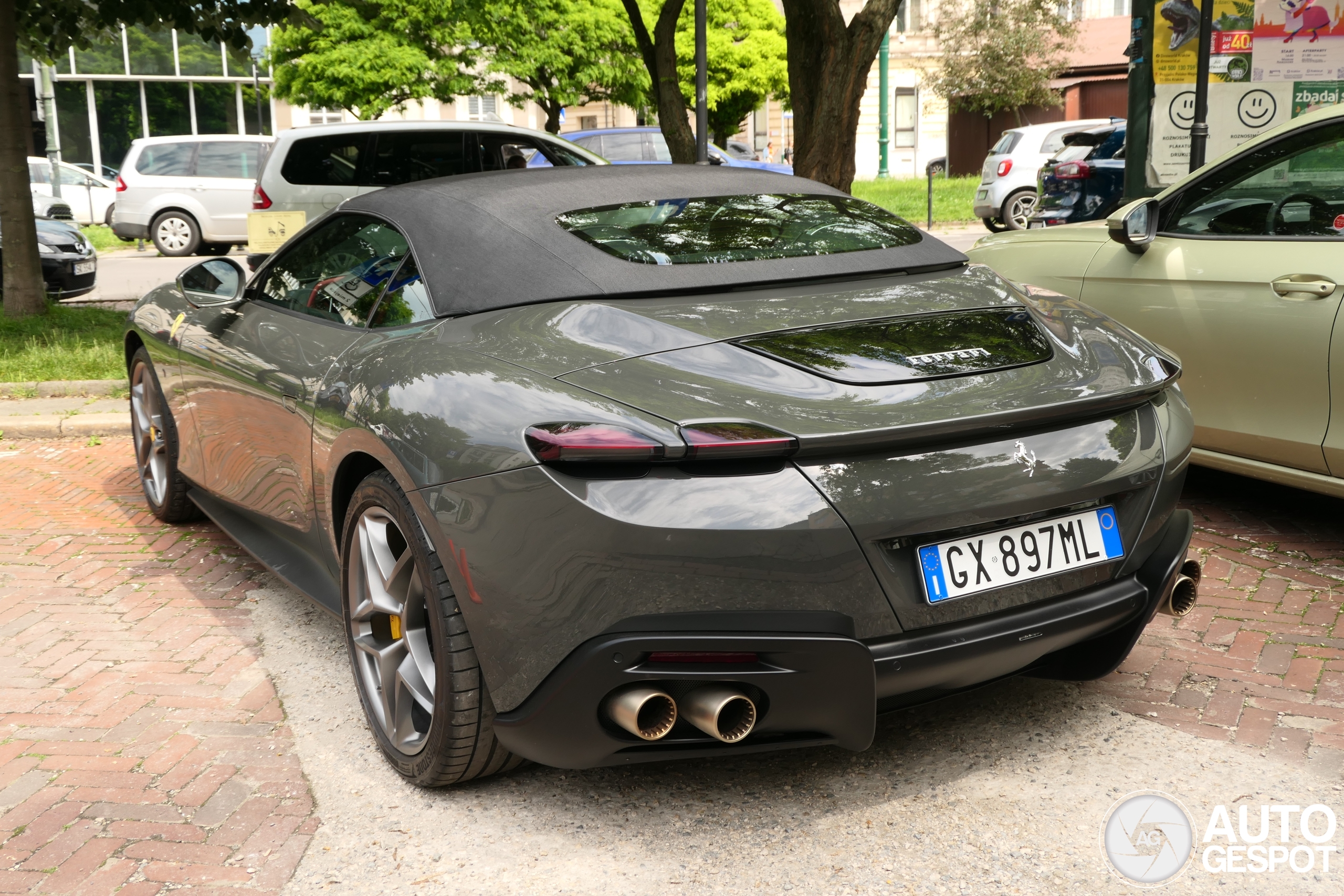 Ferrari Roma Spider