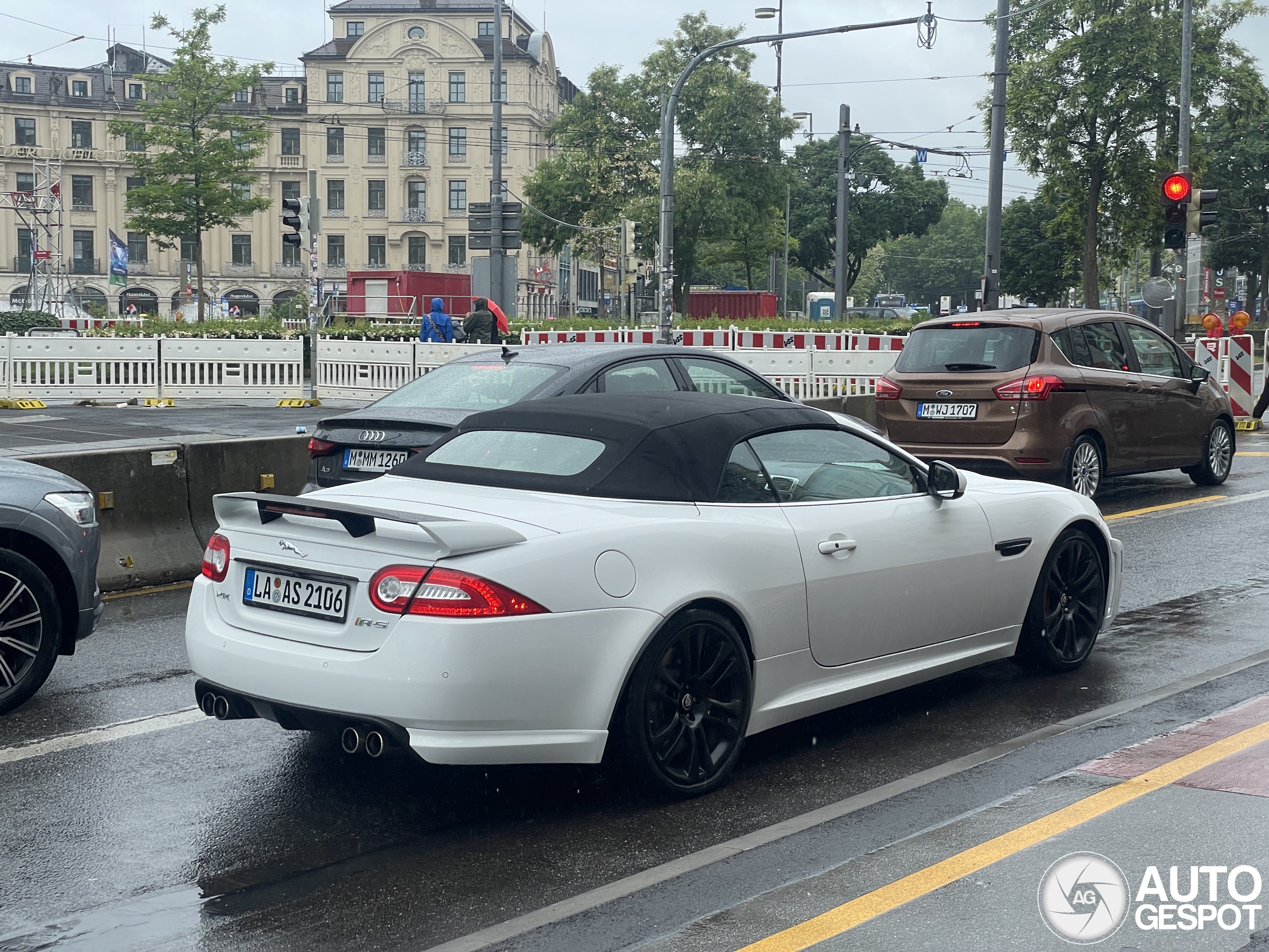 Jaguar XKR-S Convertible 2012
