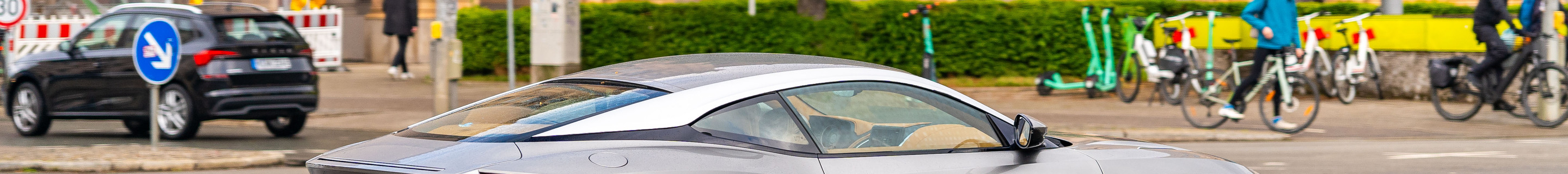 Aston Martin DB11