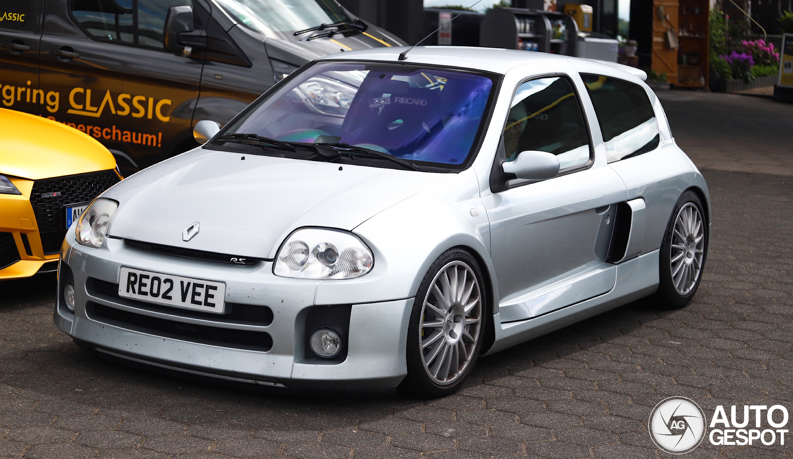 Renault Clio V6