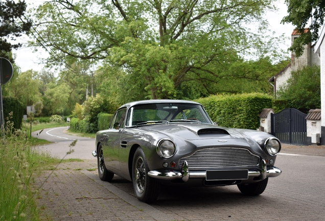 Aston Martin DB4