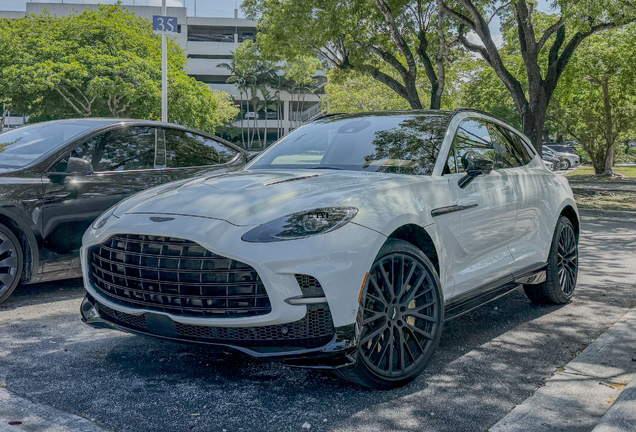 Aston Martin DBX707