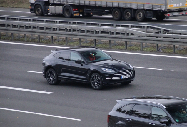 Aston Martin DBX707
