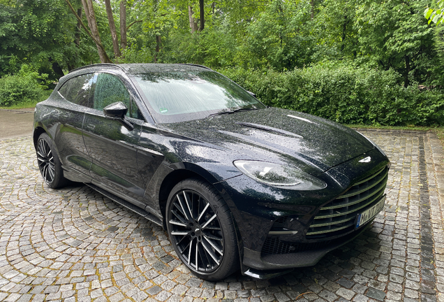 Aston Martin DBX707