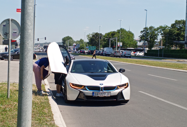 BMW i8