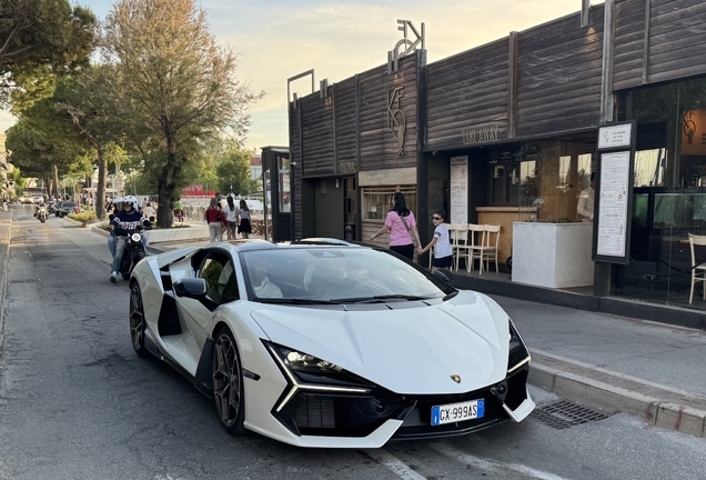 Lamborghini Revuelto