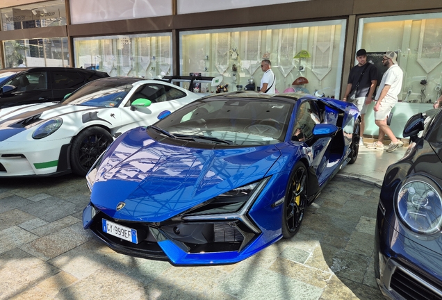 Lamborghini Revuelto