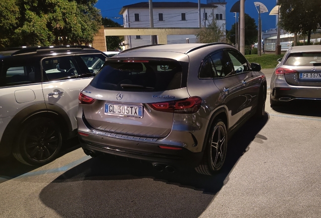Mercedes-AMG GLA 45 S 4MATIC+ H247