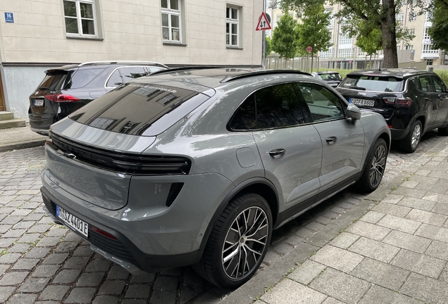 Porsche Macan EV Turbo