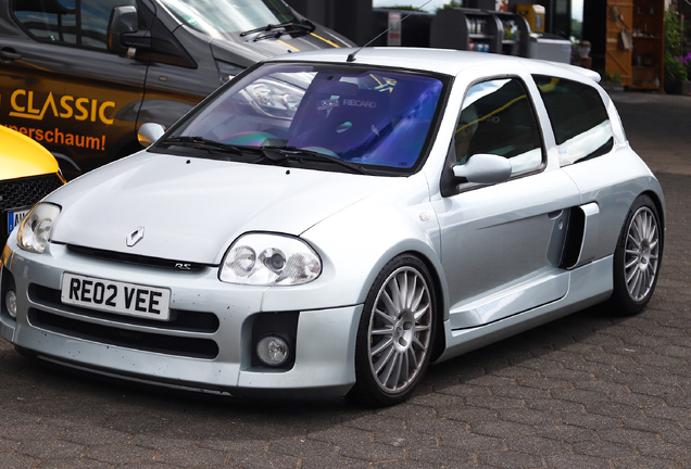 Renault Clio V6