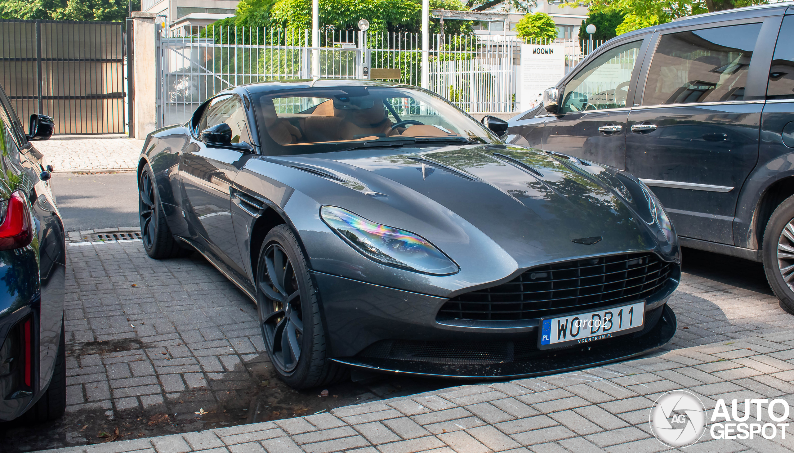 Aston Martin DB11