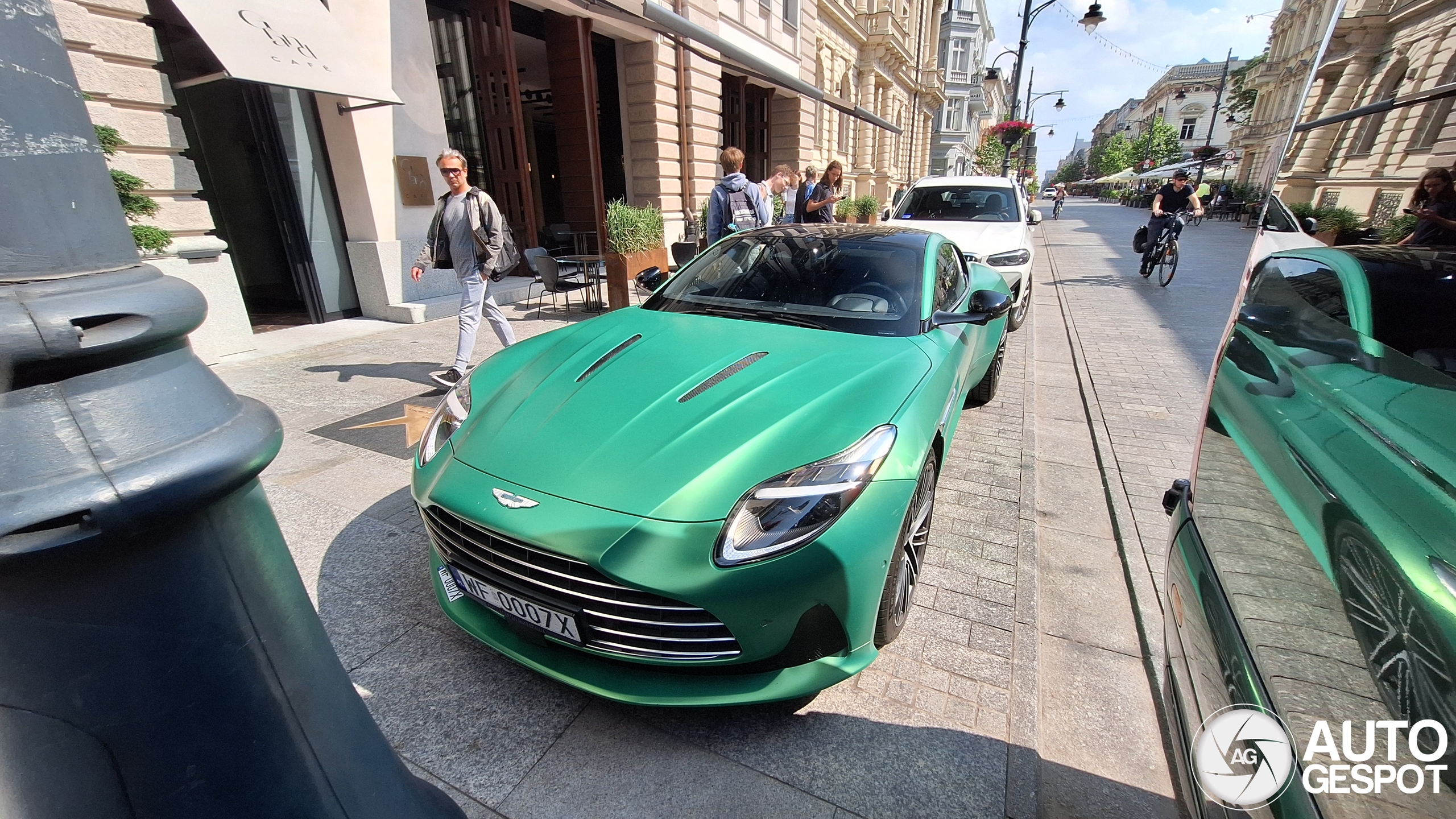Aston Martin DB12