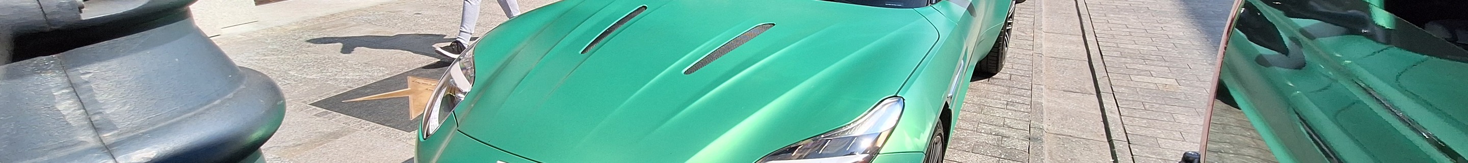 Aston Martin DB12