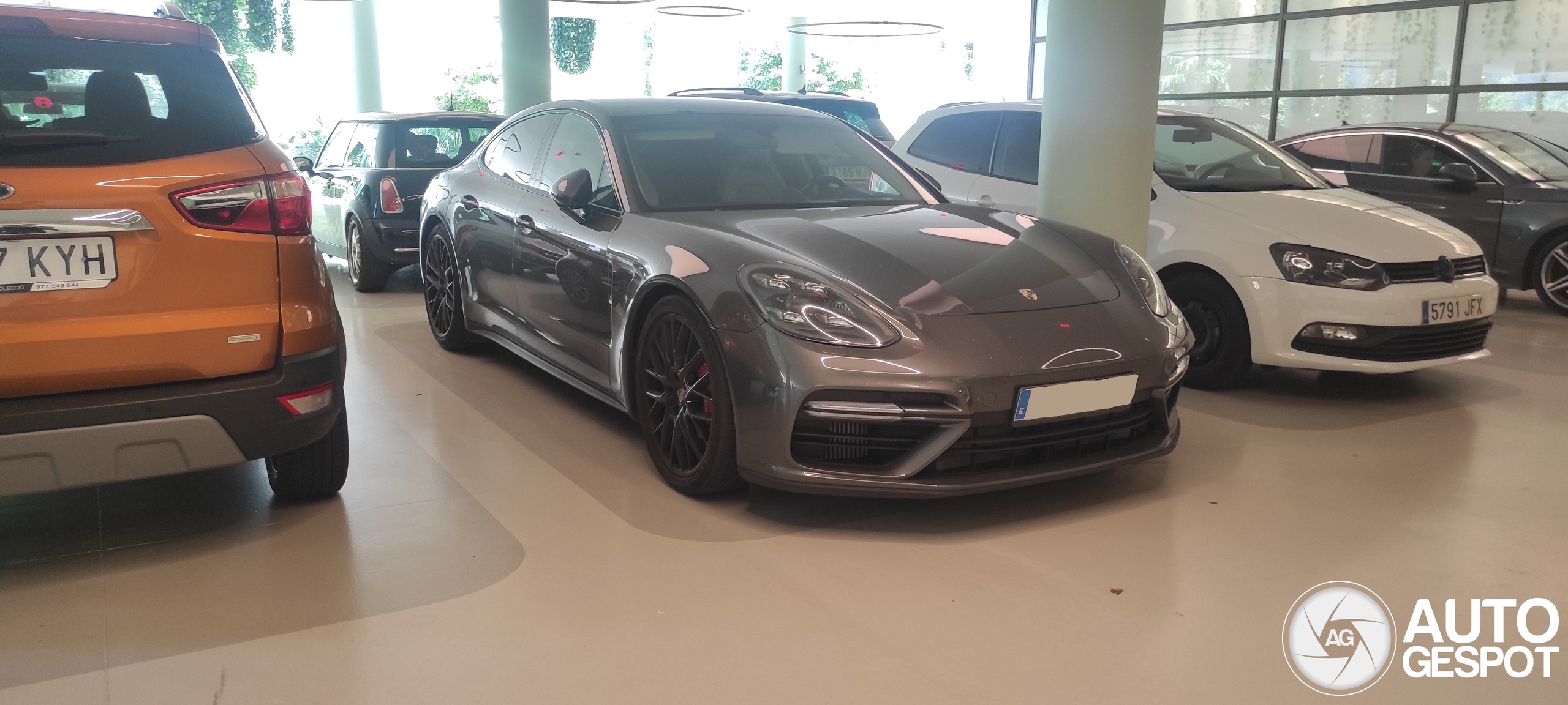 Porsche 971 Panamera Turbo