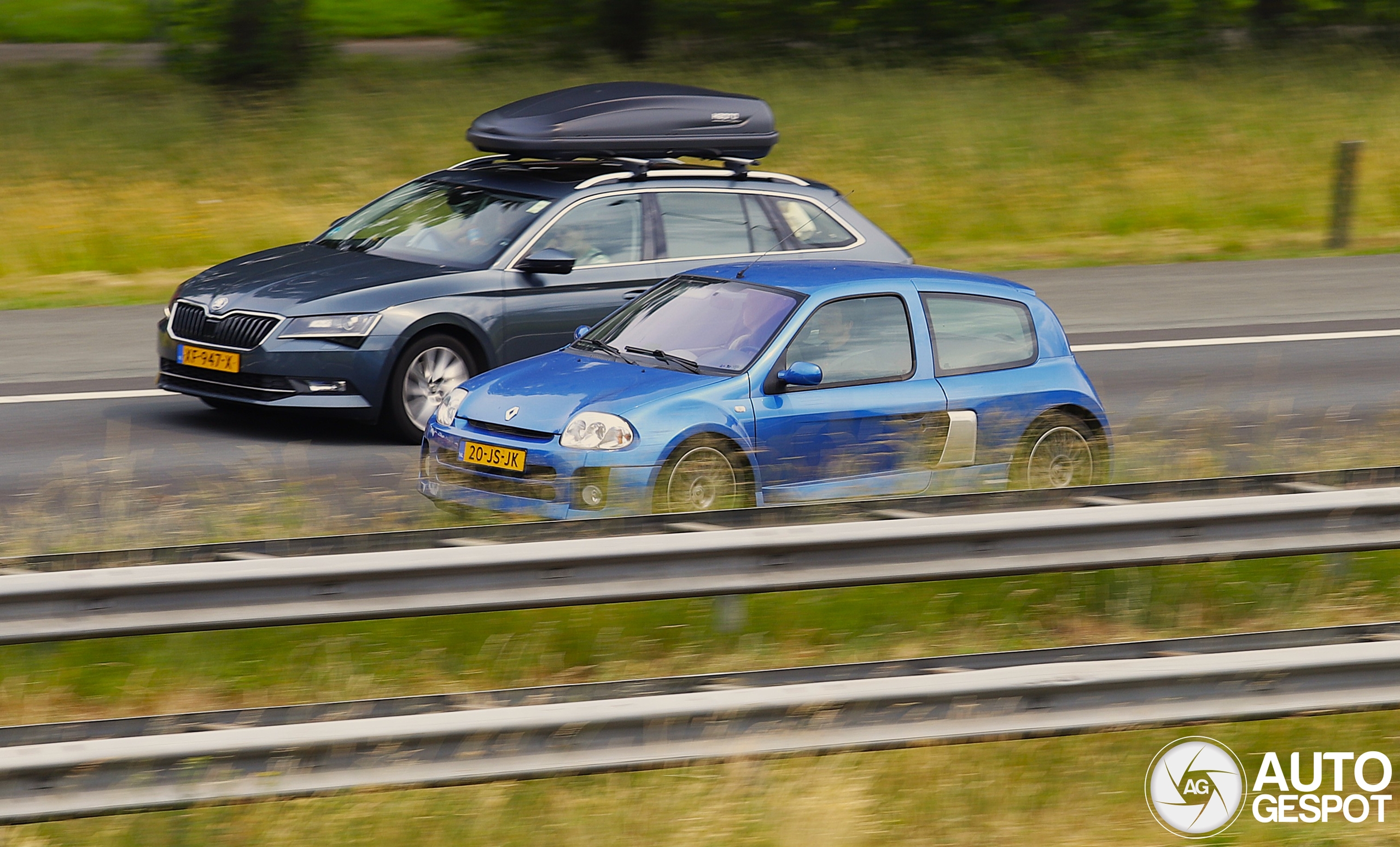 Renault Clio V6
