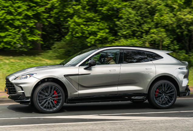 Aston Martin DBX707