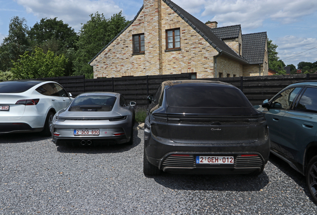 Porsche Macan EV Turbo