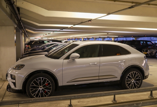Porsche Macan EV Turbo