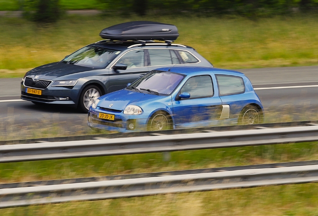 Renault Clio V6