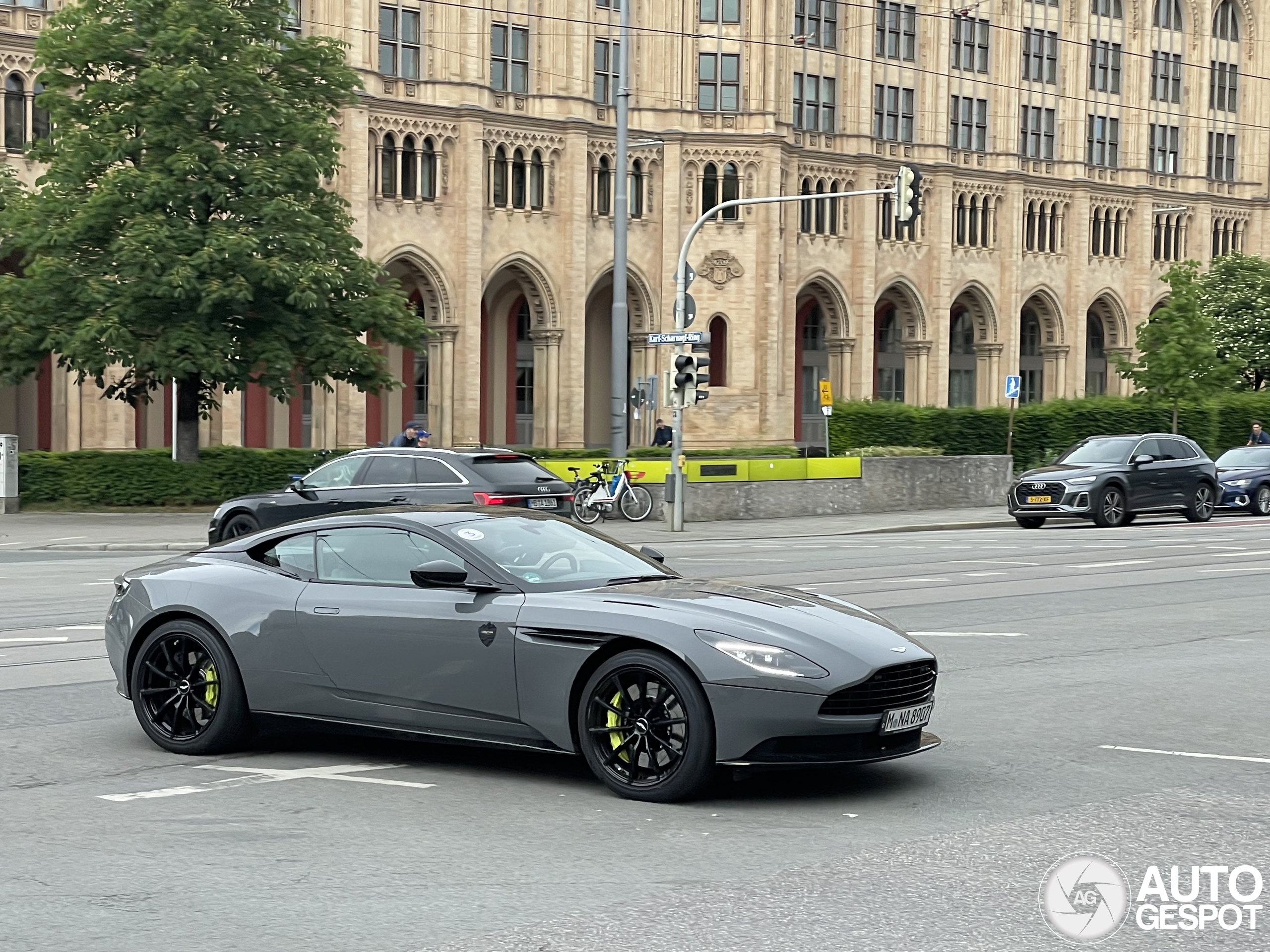 Aston Martin DB11 AMR