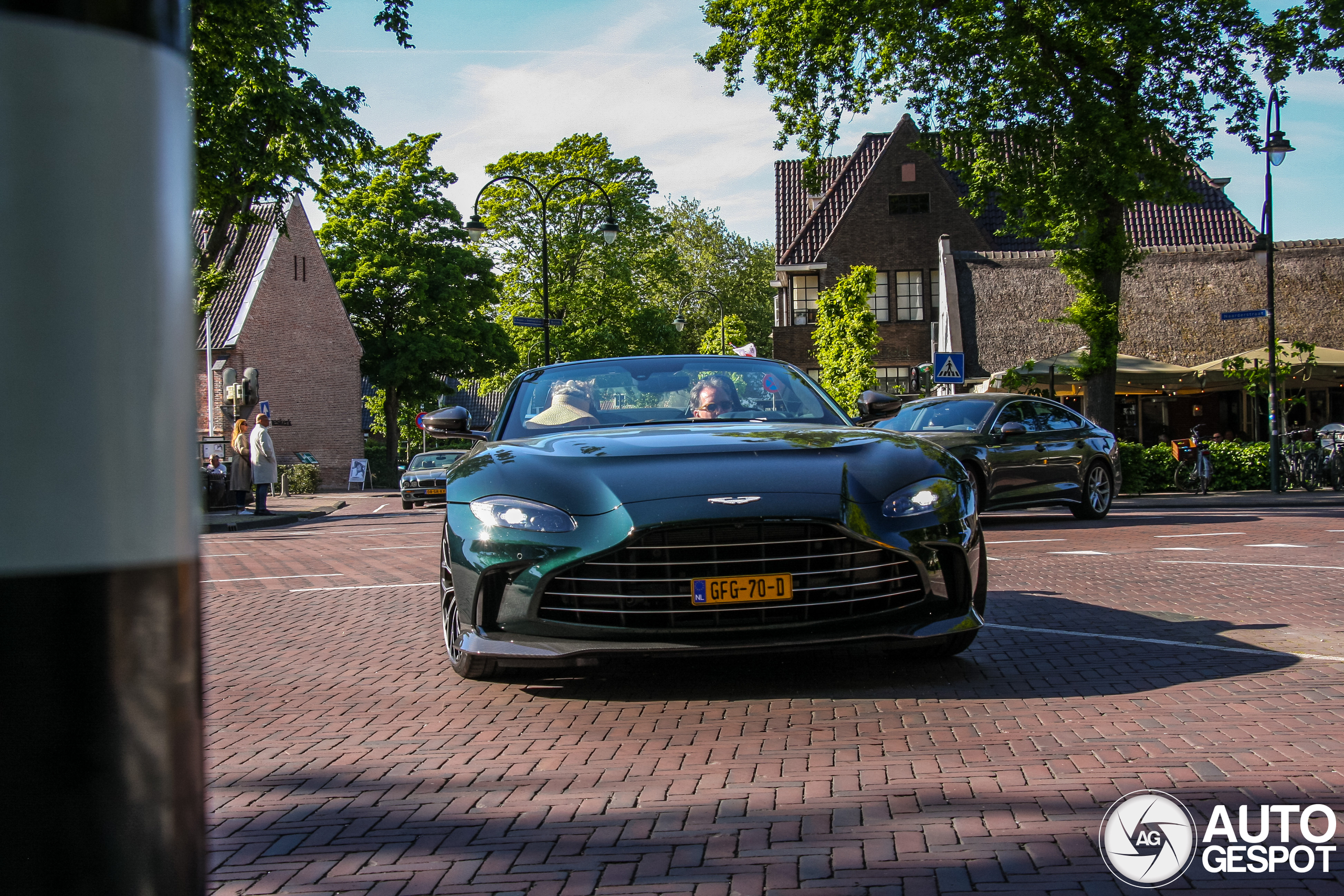 Aston Martin V12 Vantage Roadster 2023