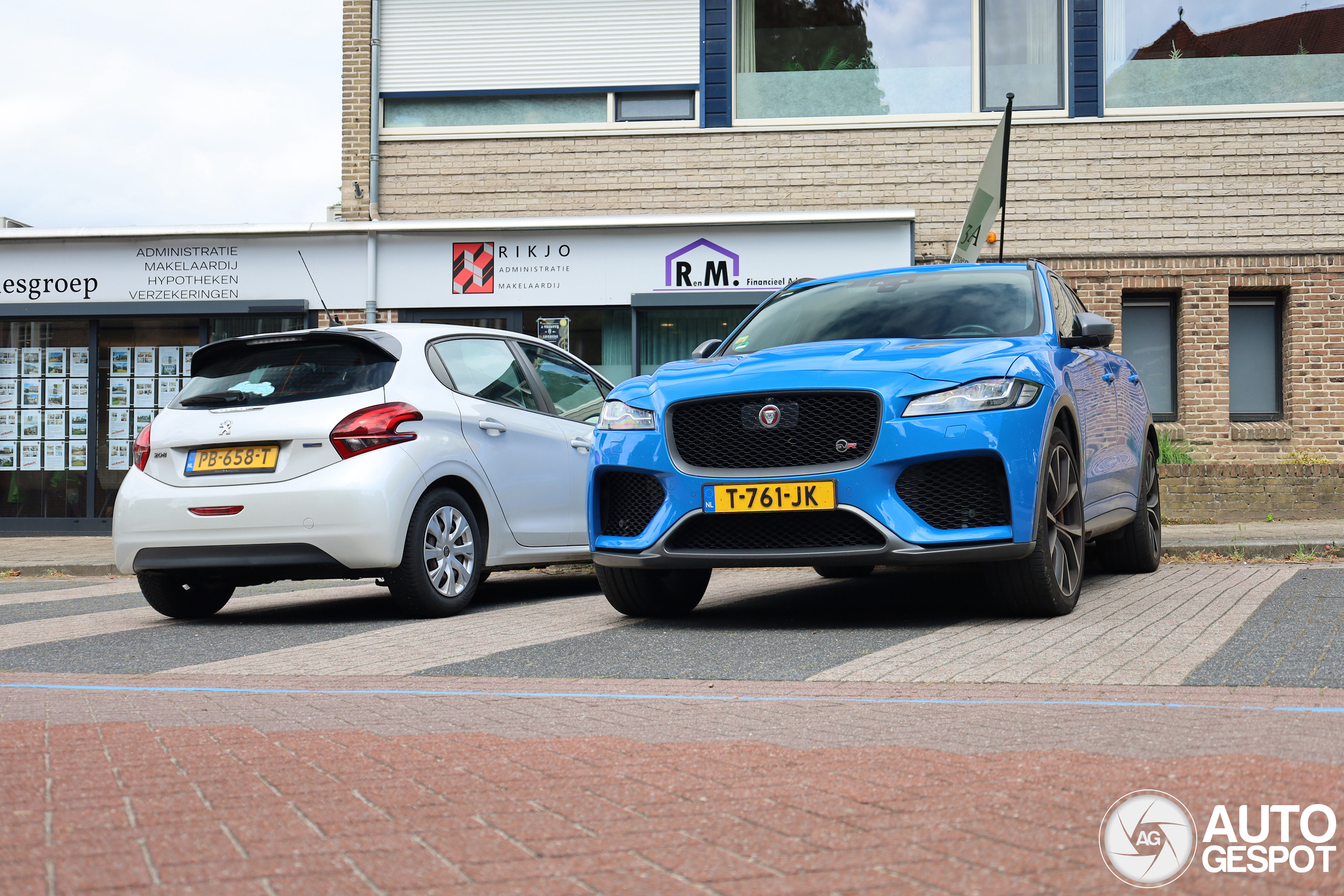 Jaguar F-PACE SVR