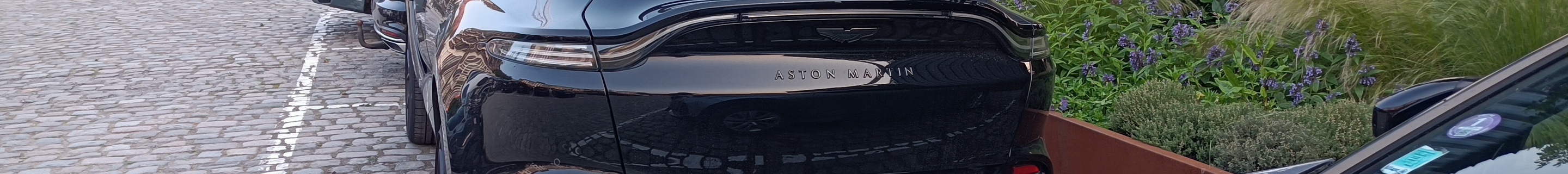 Aston Martin DBX