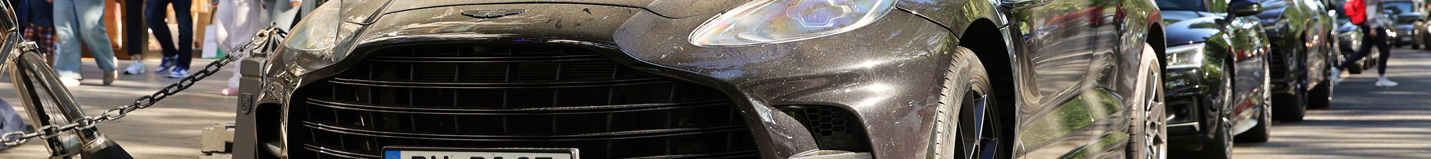 Aston Martin DBX707