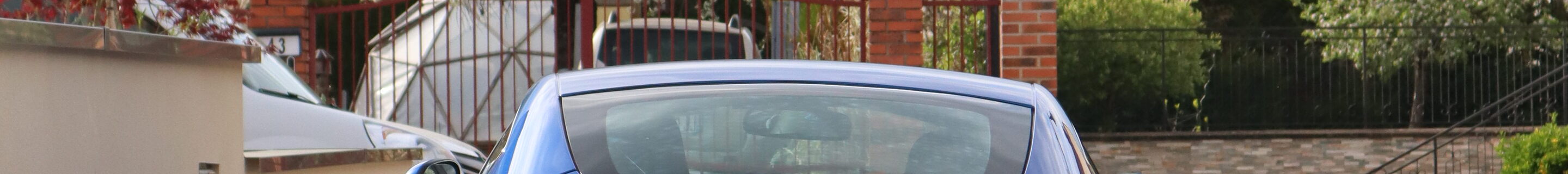 Aston Martin V8 Vantage 2012