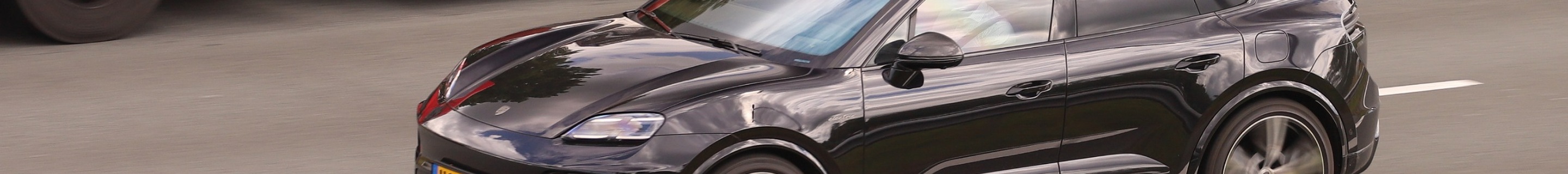Porsche Macan EV Turbo
