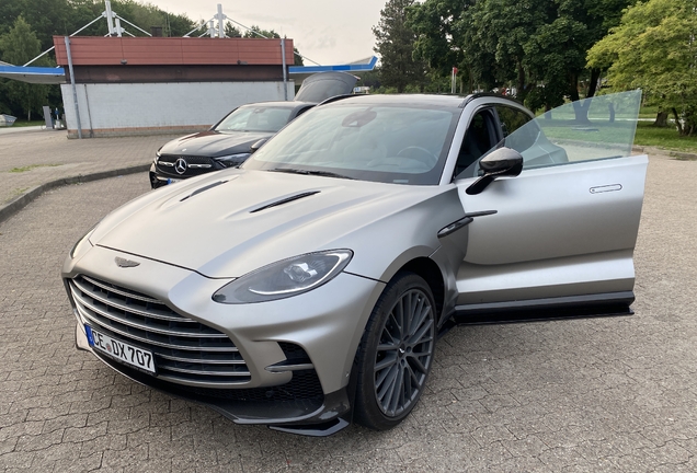 Aston Martin DBX707