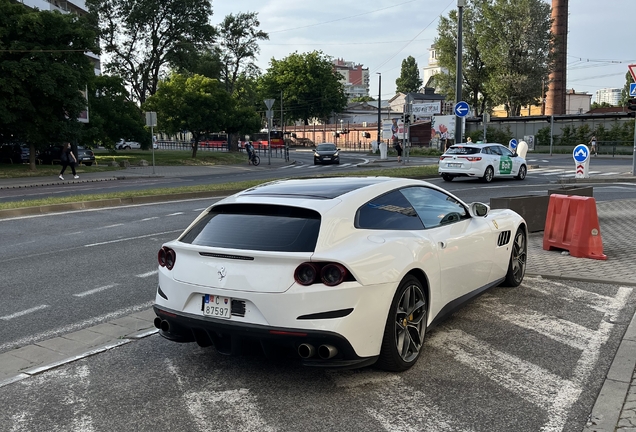 Ferrari GTC4Lusso T