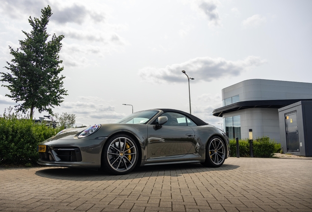 Porsche 992 Carrera 4S Cabriolet